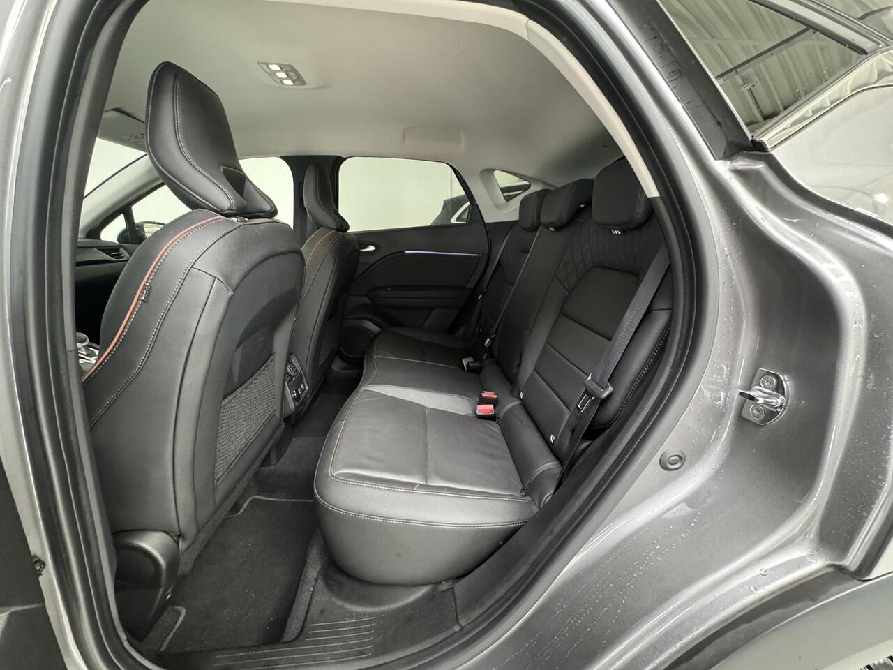 Renault CAPTUR 1.3 TCe 155 Initiale Paris | Trekhaak | Leder | Stoelverwarming | Achteruitrijcamera |