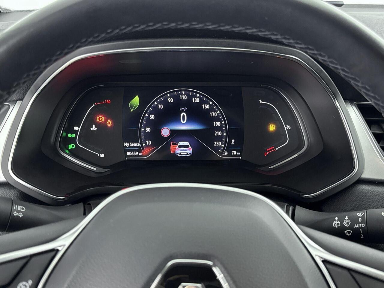 Renault CAPTUR 1.0 TCe 90Pk Intens | Navigatie | Apple Carplay/Android Auto | Cruise Control | Climate Control | Parkeersensoren Voor & Achter | Achteruitrijcamera | Privacy Glass | Keyless Entry |
