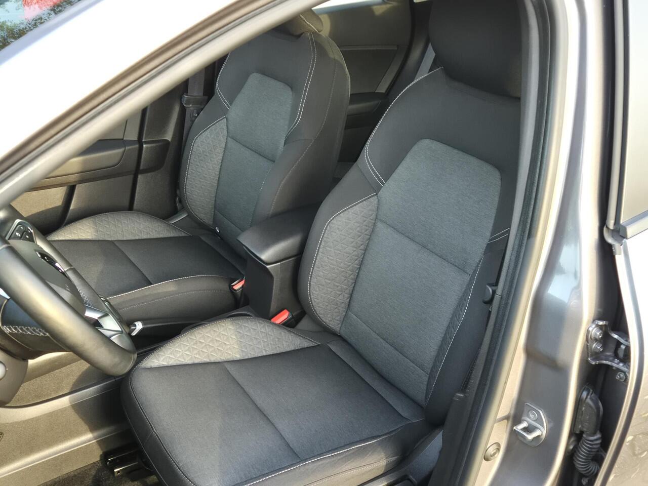 Renault CAPTUR 1.6 E-Tech Hybrid 145 AUTOMAAT | Navigatie | Parkeersensoren | Cruise Control | Airconditioning