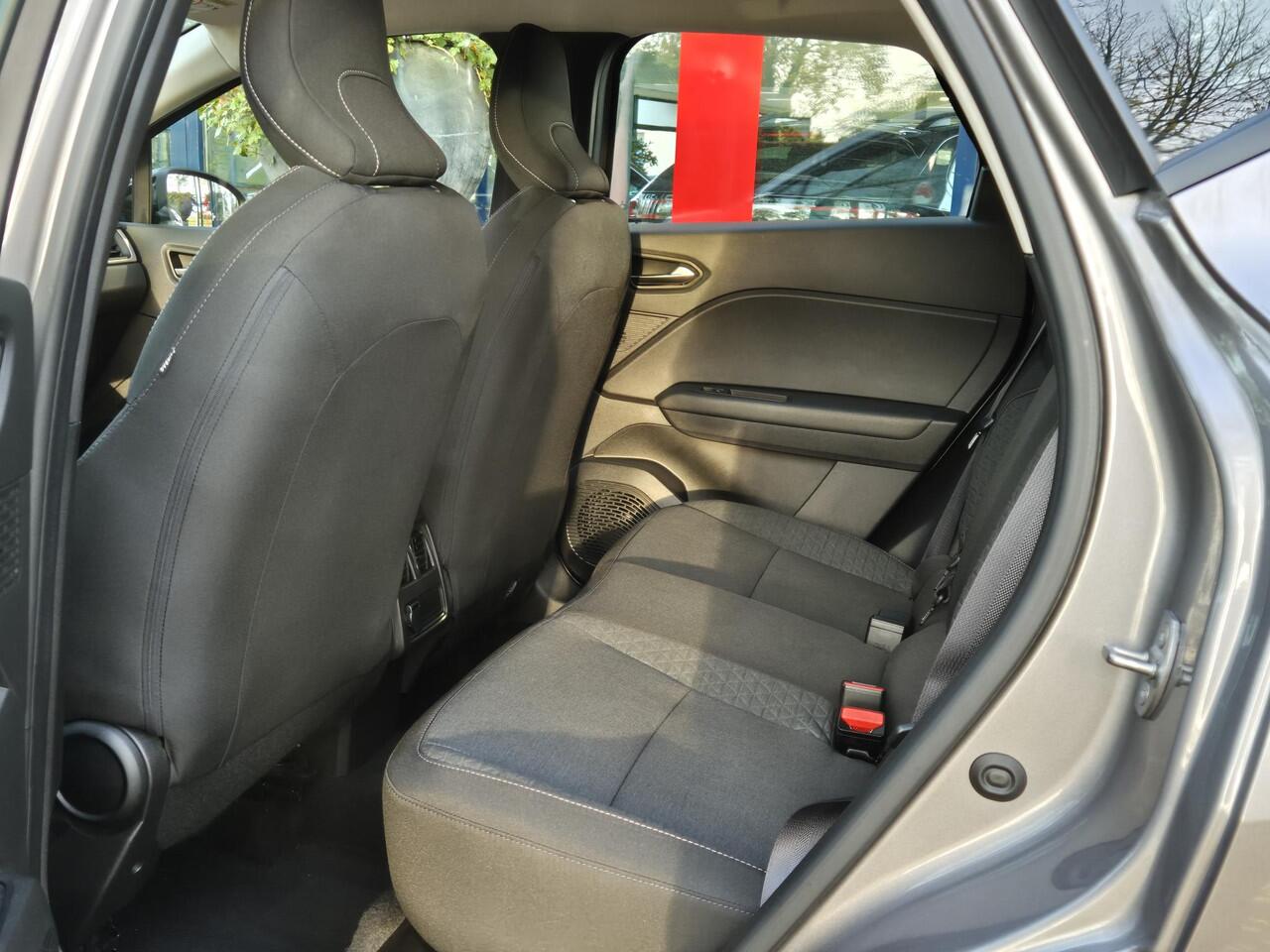 Renault CAPTUR 1.6 E-Tech Hybrid 145 AUTOMAAT | Navigatie | Parkeersensoren | Cruise Control | Airconditioning