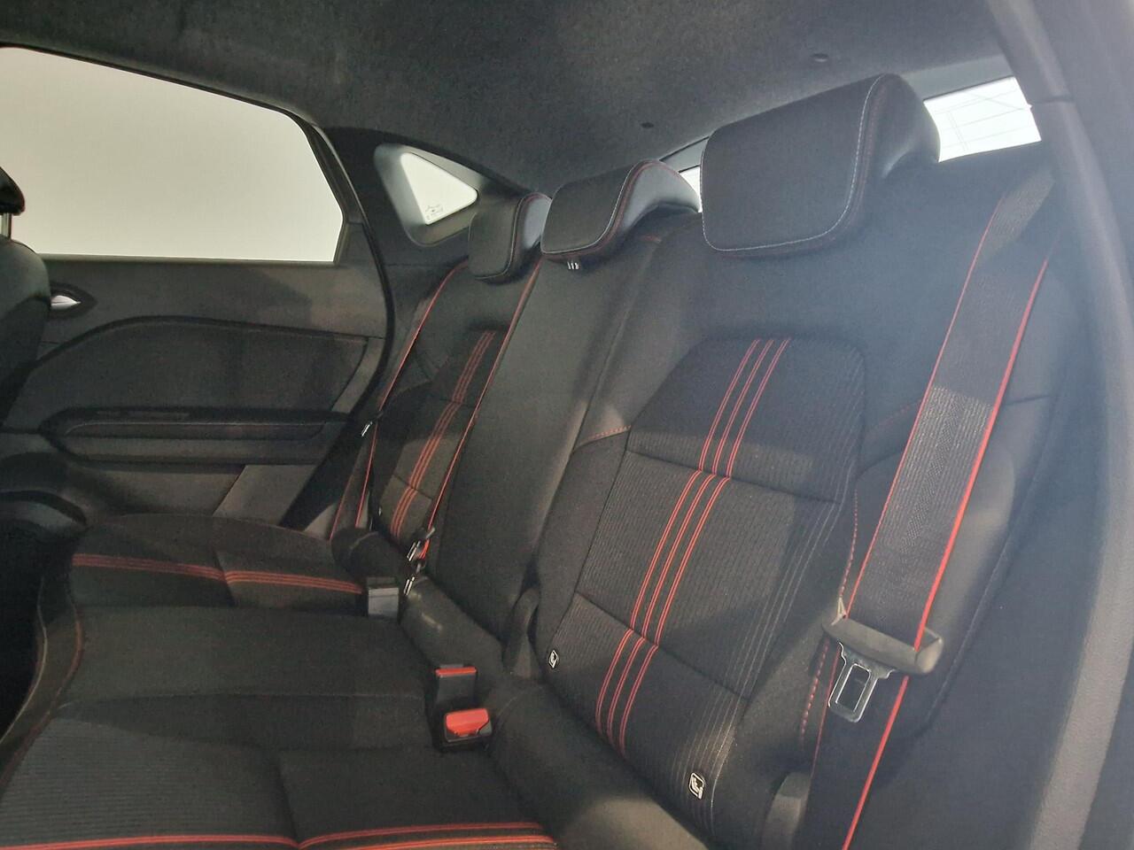 Renault CAPTUR 1.3 mild hybrid 160 R.S. Line NAVIGATIE | ACHTERUITRIJCAMERA | ADAPTIVE CRUISE CONTROL | STUURVERWARMING |