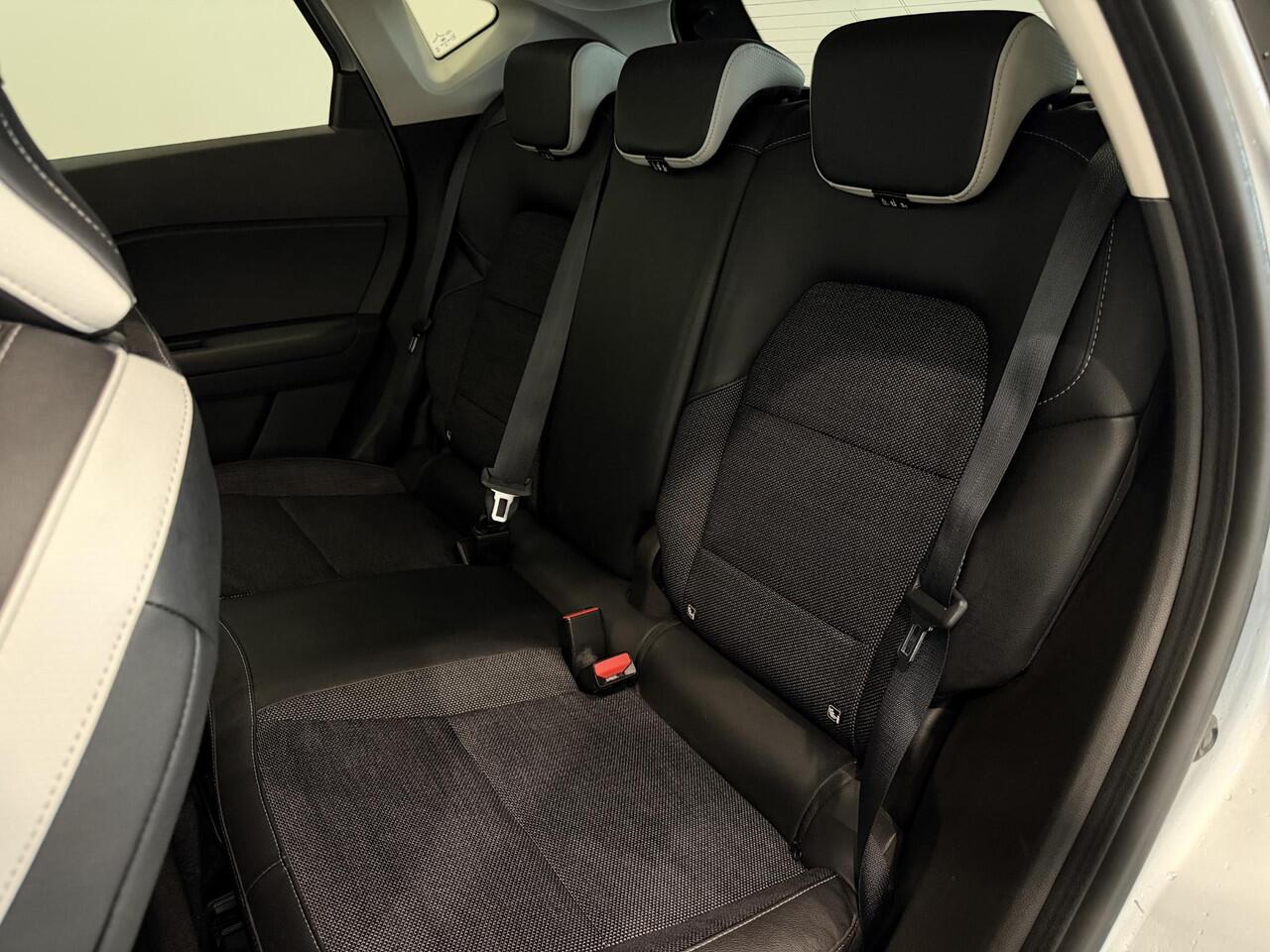 Renault CAPTUR 1.6 E-Tech Plug-in Hybrid 160 Techno | Navigatie | Climate Control | Cruise Control | Lichtmetalen velgen 17" | Parkeersensoren en achteruitrijcamera | Apple Carplay/Android Auto