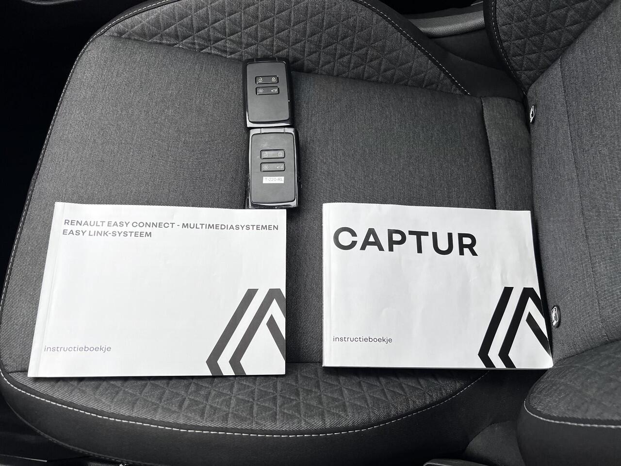 Renault CAPTUR 1.0 Evolution / All Season Banden / Navigatie / Apple Carplay & Android Auto / Parkeersensoren / Cruise Control / Keyless Start /