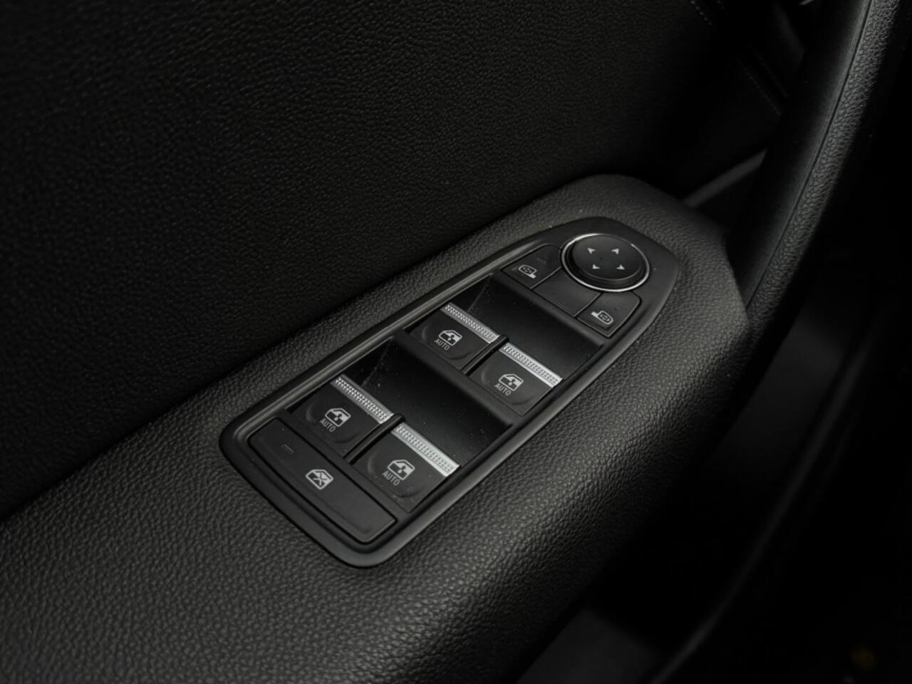 Renault CAPTUR 1.3 TCe Intens - camera - navi - trekhaak - all season