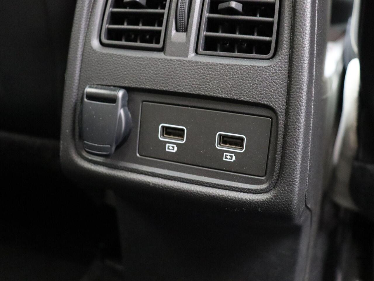 Renault CAPTUR E-Tech Hybrid 145pk Iconic | Bose Audio | Schuif kanteldak | Active driver assist | Lederen bekleding |