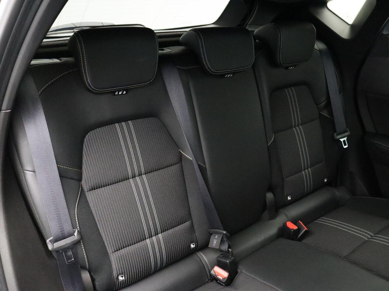 Renault CAPTUR E-Tech Hybrid 145pk Engineered | Digitaal dashboard | Achteruitrijcamera | Climate control |