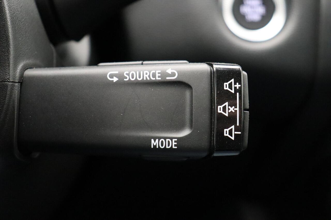 Renault CAPTUR 1.6 E-Tech Hybrid 145 Techno | Achteruitrijcamera | Navigatie | Parkeersensoren achter met camera | Climate control |