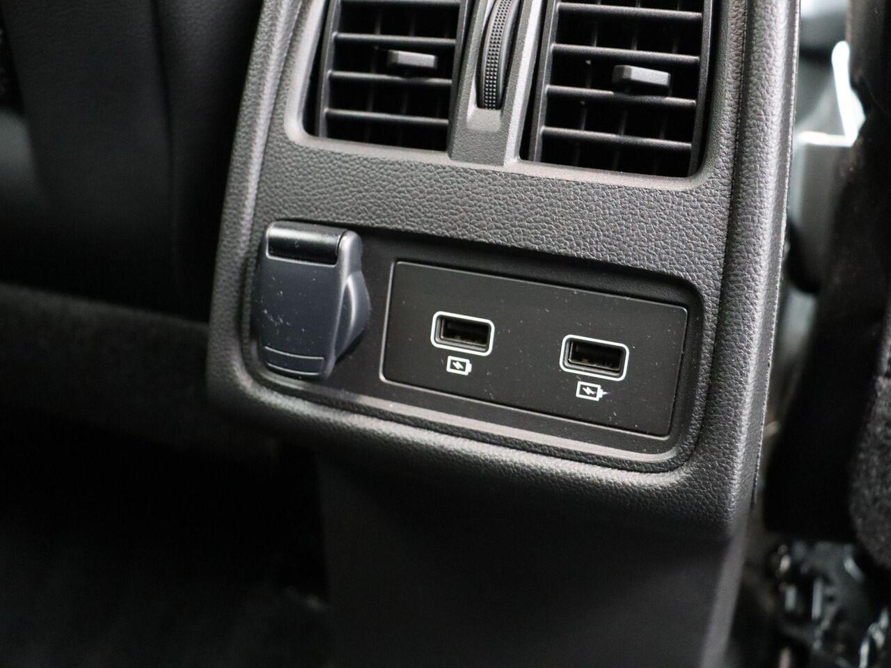 Renault CAPTUR E-Tech Hybrid 145pk Techno | Groot scherm | Climate Control | Parkeersensoren voor en achter | Navigatie | Achteruitrijcamera | Apple Carplay & Android Auto |