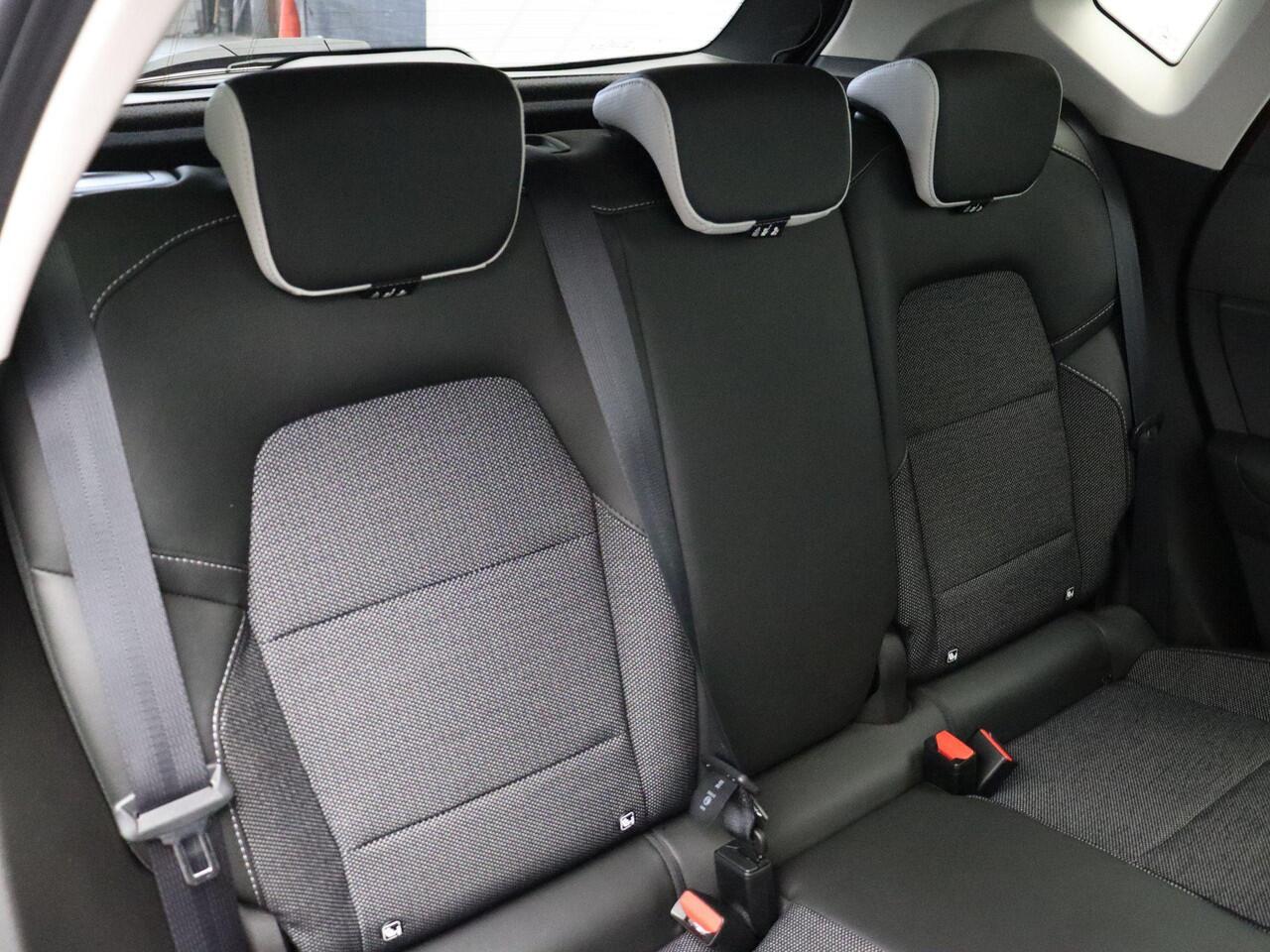 Renault CAPTUR E-Tech Hybrid 145pk Techno | Groot scherm | Climate Control | Parkeersensoren voor en achter | Navigatie | Achteruitrijcamera | Apple Carplay & Android Auto |