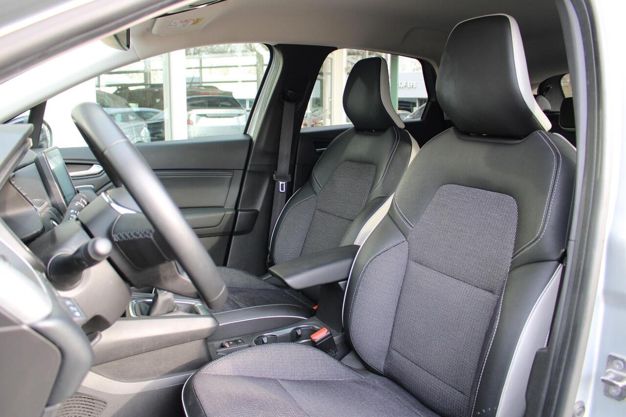 Renault CAPTUR 1.0 TCe 90 techno Navigatiesysteem | Achterruitrij Camera | Parkeer sensoren | Klimaat control