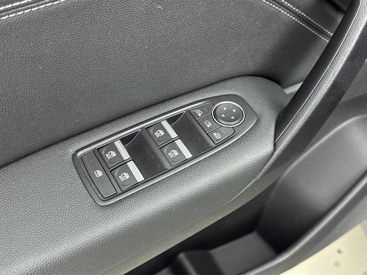 Renault CAPTUR 1.0 TCe 90Pk Techno | Navigatie | Climate Control | Cruise Control Adaptief | Apple Carplay/Android Auto | Bluetooth | Parkeersensoren Voor en Achter incl. Camera | Lichtmetalen Velgen 17"|