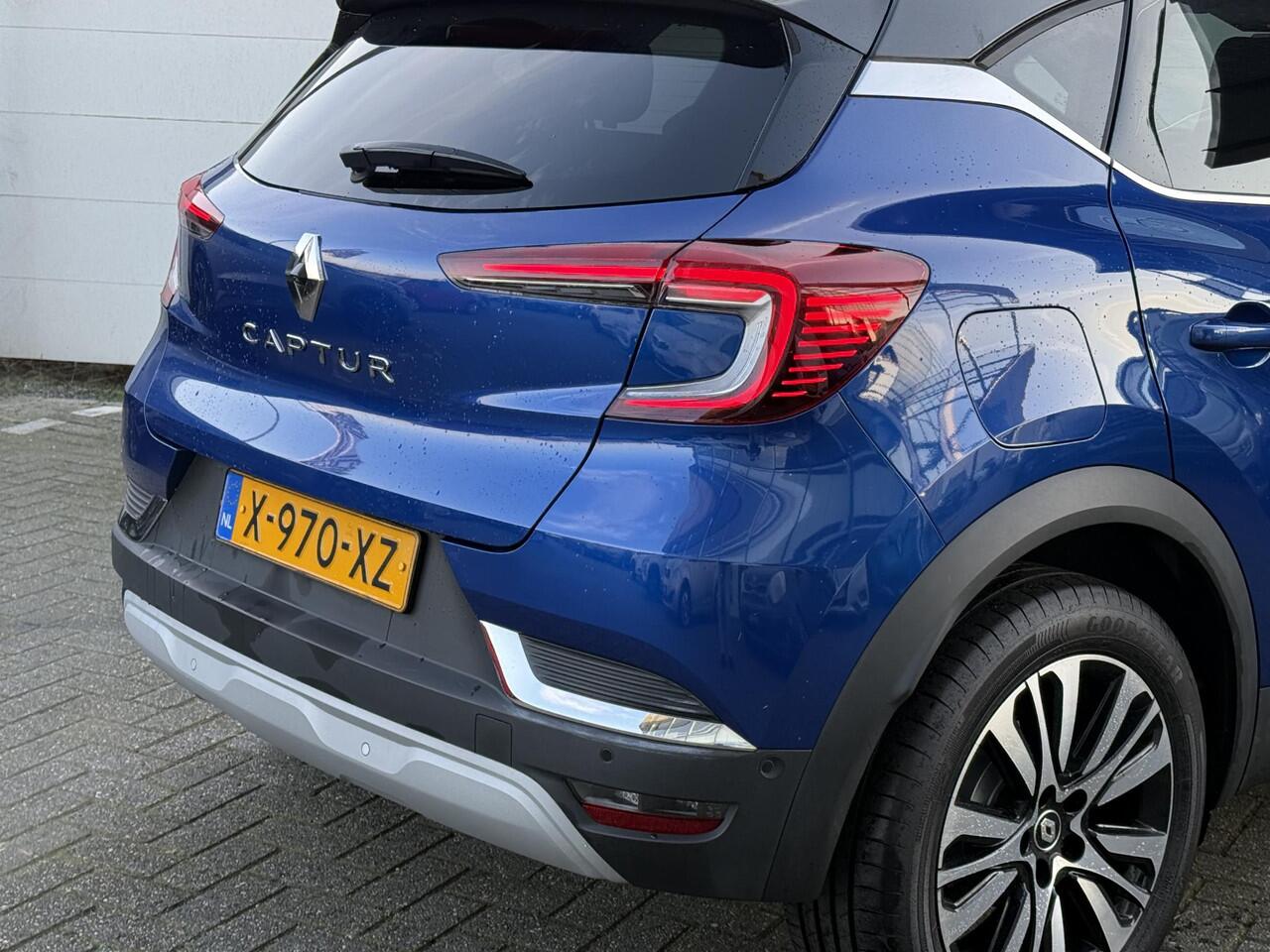 Renault CAPTUR 1.3 160 EDC Iconic (Hoge Instap) BOSE | 360" Camera | Pack Winter | Navigatie