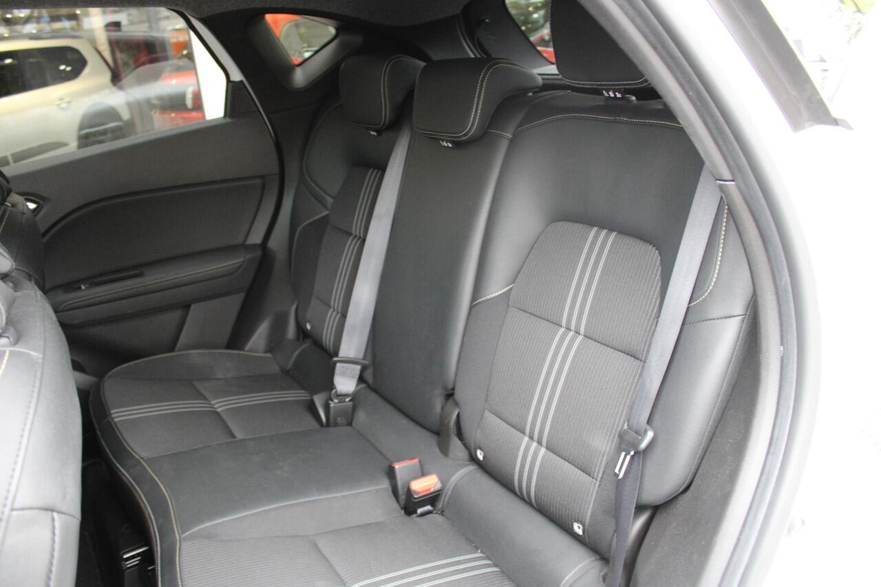 Renault CAPTUR 1.6 E-Tech full hybrid 145 E-Tech engineered Stoelverwarming | Stuurwielverwarming | | Achterruitrij camera | R.s line