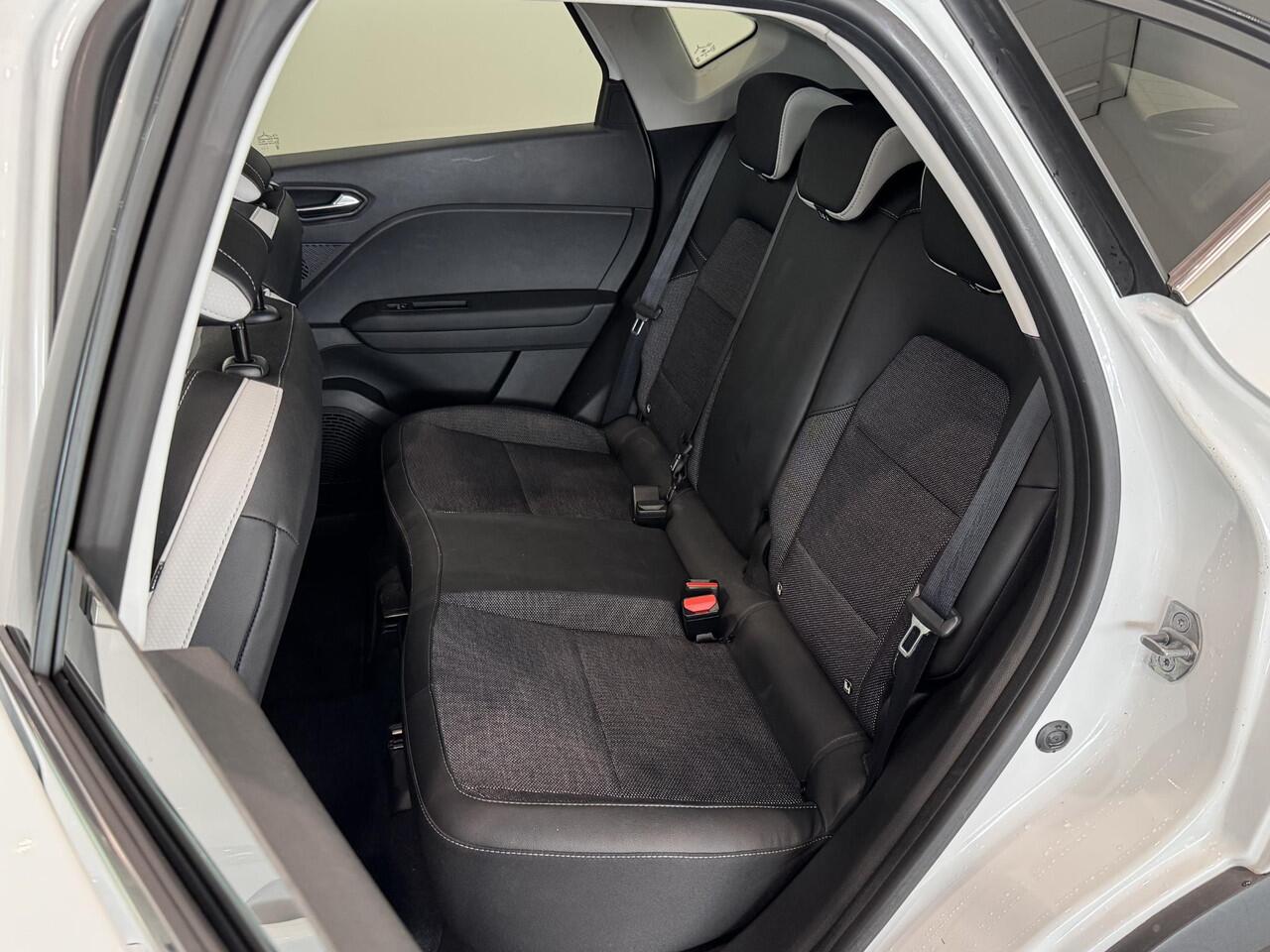 Renault CAPTUR 1.0 TCe 90 Techno | BOSE | Panoramadak | Stoel- en stuurverwarming | Dodehoek Detectie | Lichtmetalen velgen 18" | Adaptieve Cruise Control