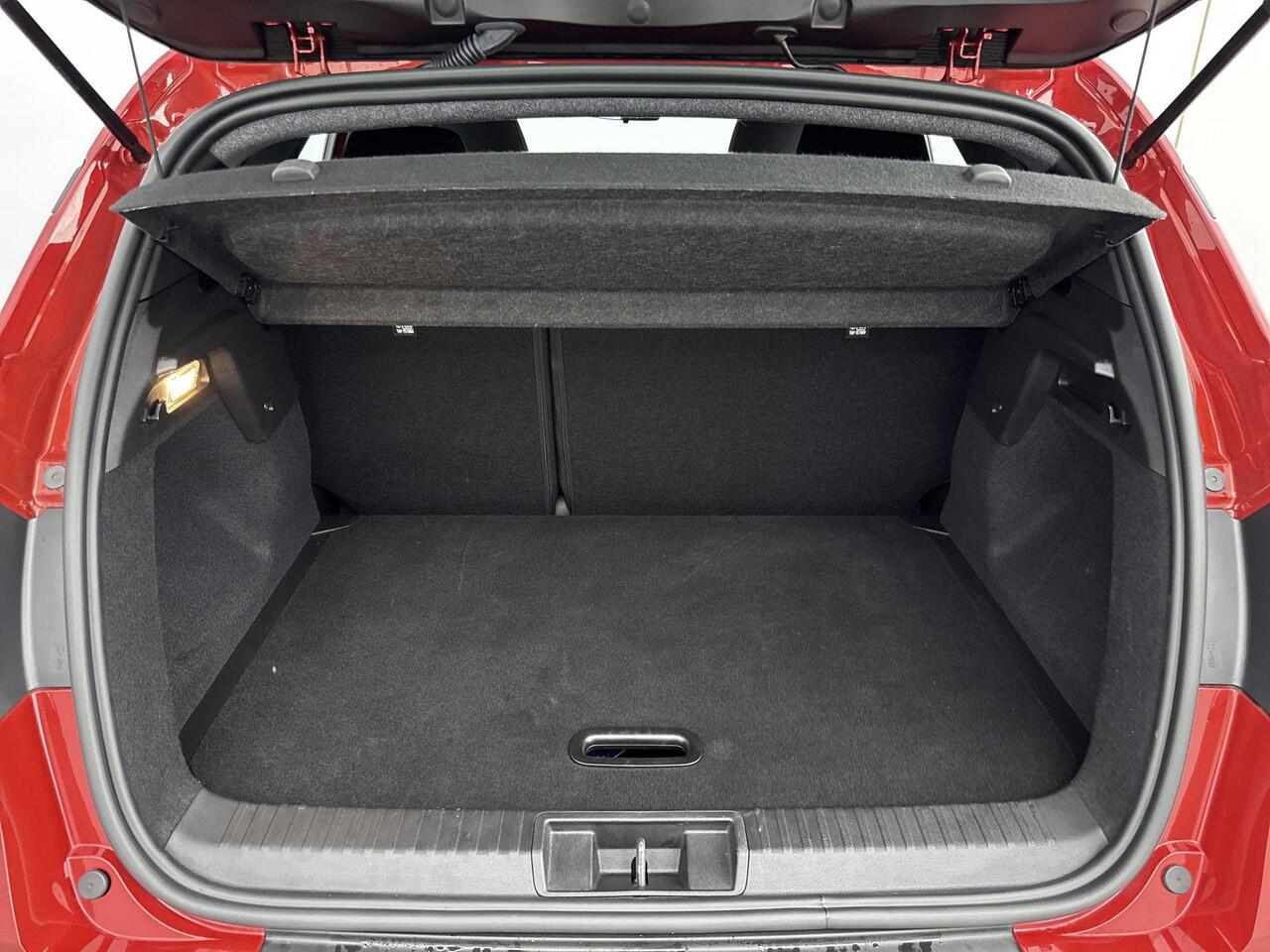 Renault CAPTUR 1.3 mild hybrid 160pk Evolution | Apple & Android Carplay | Achteruitrij Camera | Parkeersensoren Achter | Climate Control | Cruise Control | Verwarmbare Voorstoelen | Privacy Glass