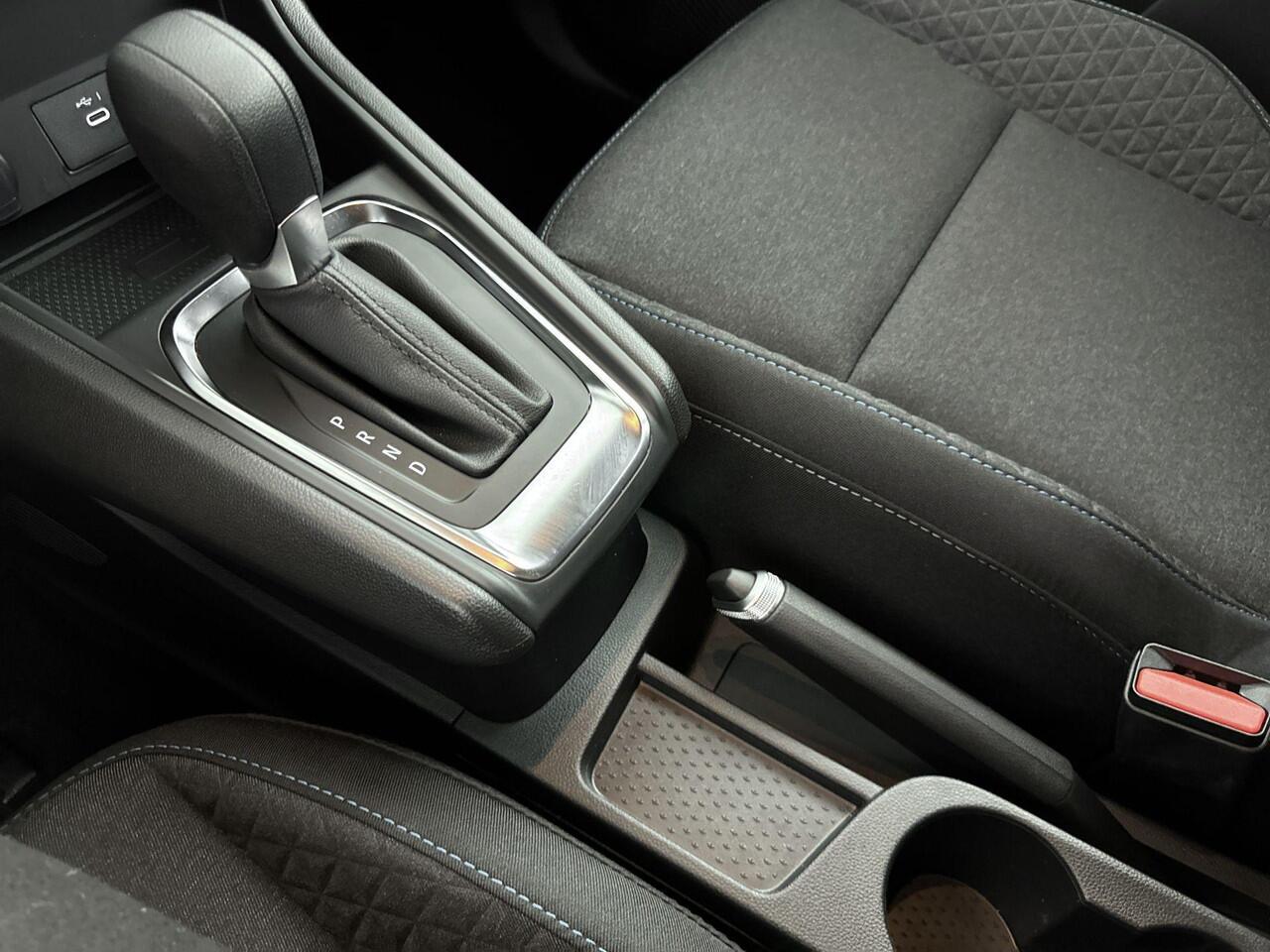 Renault CAPTUR 1.3 mild hybrid 160pk Evolution | Apple & Android Carplay | Achteruitrij Camera | Parkeersensoren Achter | Climate Control | Cruise Control | Verwarmbare Voorstoelen | Privacy Glass