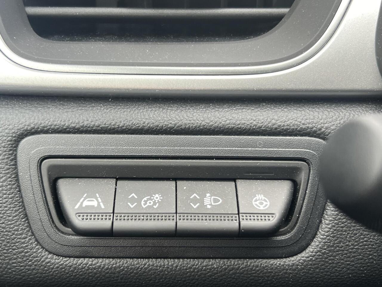 Renault CAPTUR 1.3 Techno Automaat / Stoel & Stuurverwarming / Achteruitrijcamera / Adaptief Cruise Control / Navigatie / Apple Carplay & Android Auto /