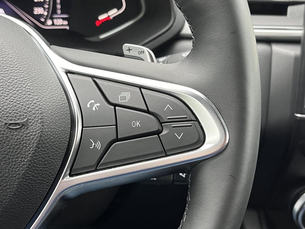 Renault CAPTUR 1.3 TCe 140 EDC Automaat Intens / 1.500KG Trekgewicht / Adaptieve cruise control / Dodehoekdetectie / Keyless / Climate control / Stoel- en stuurverwarming