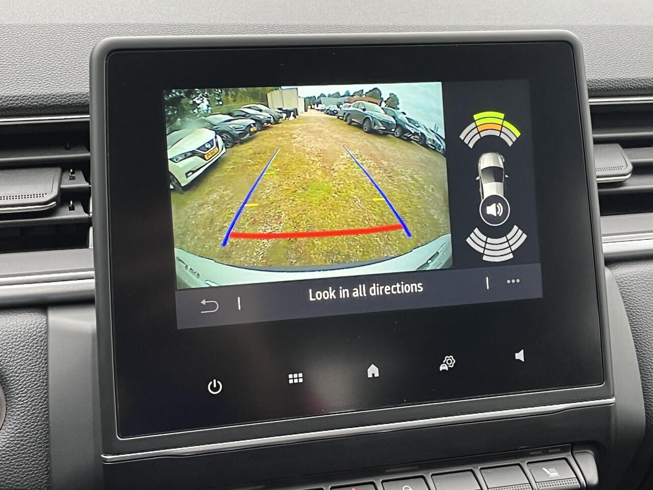 Renault CAPTUR 1.3 TCe 140 EDC Automaat Intens / 1.500KG Trekgewicht / Adaptieve cruise control / Dodehoekdetectie / Keyless / Climate control / Stoel- en stuurverwarming