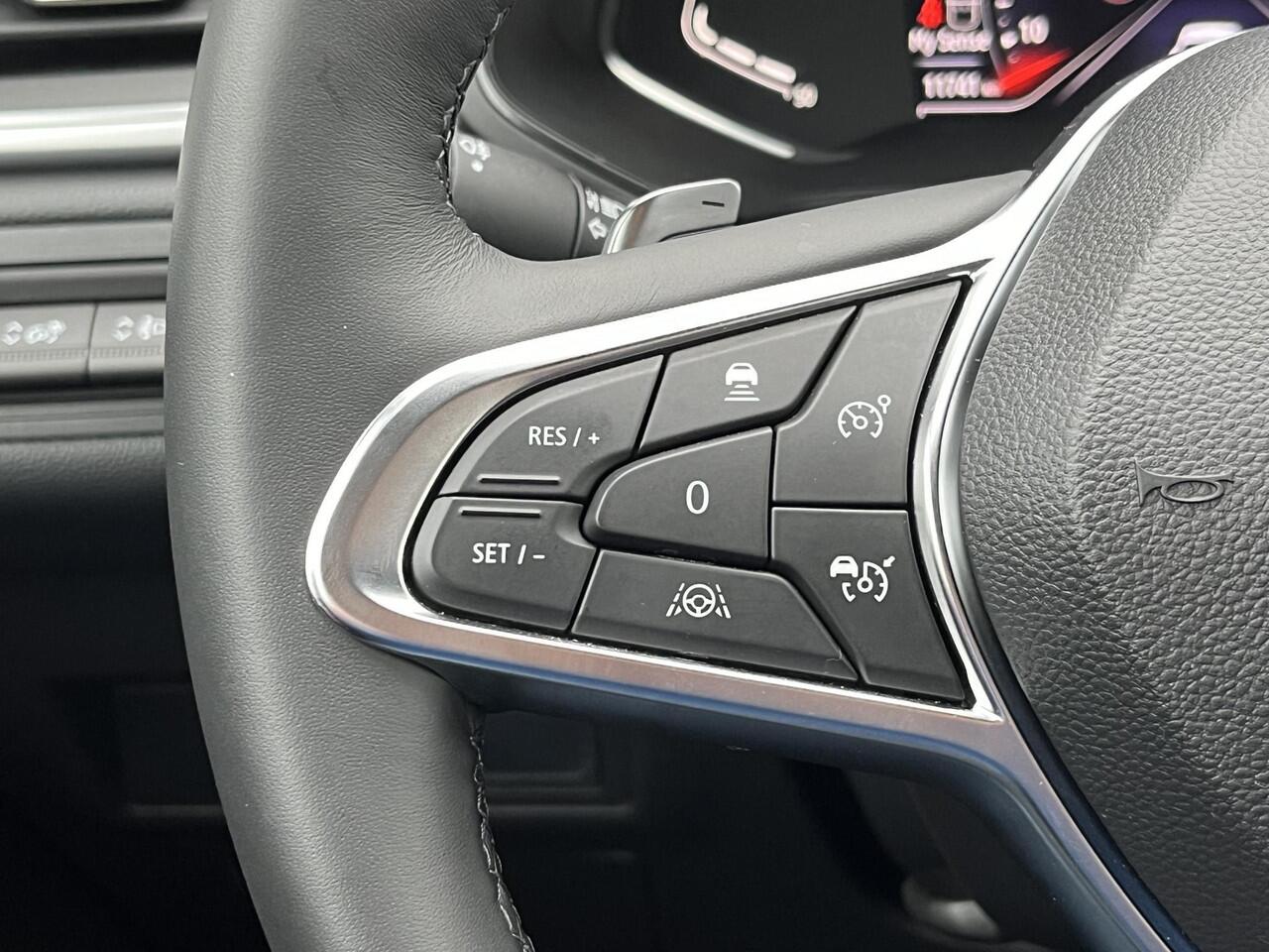 Renault CAPTUR 1.3 TCe 140 EDC Automaat Intens / 1.500KG Trekgewicht / Adaptieve cruise control / Dodehoekdetectie / Keyless / Climate control / Stoel- en stuurverwarming