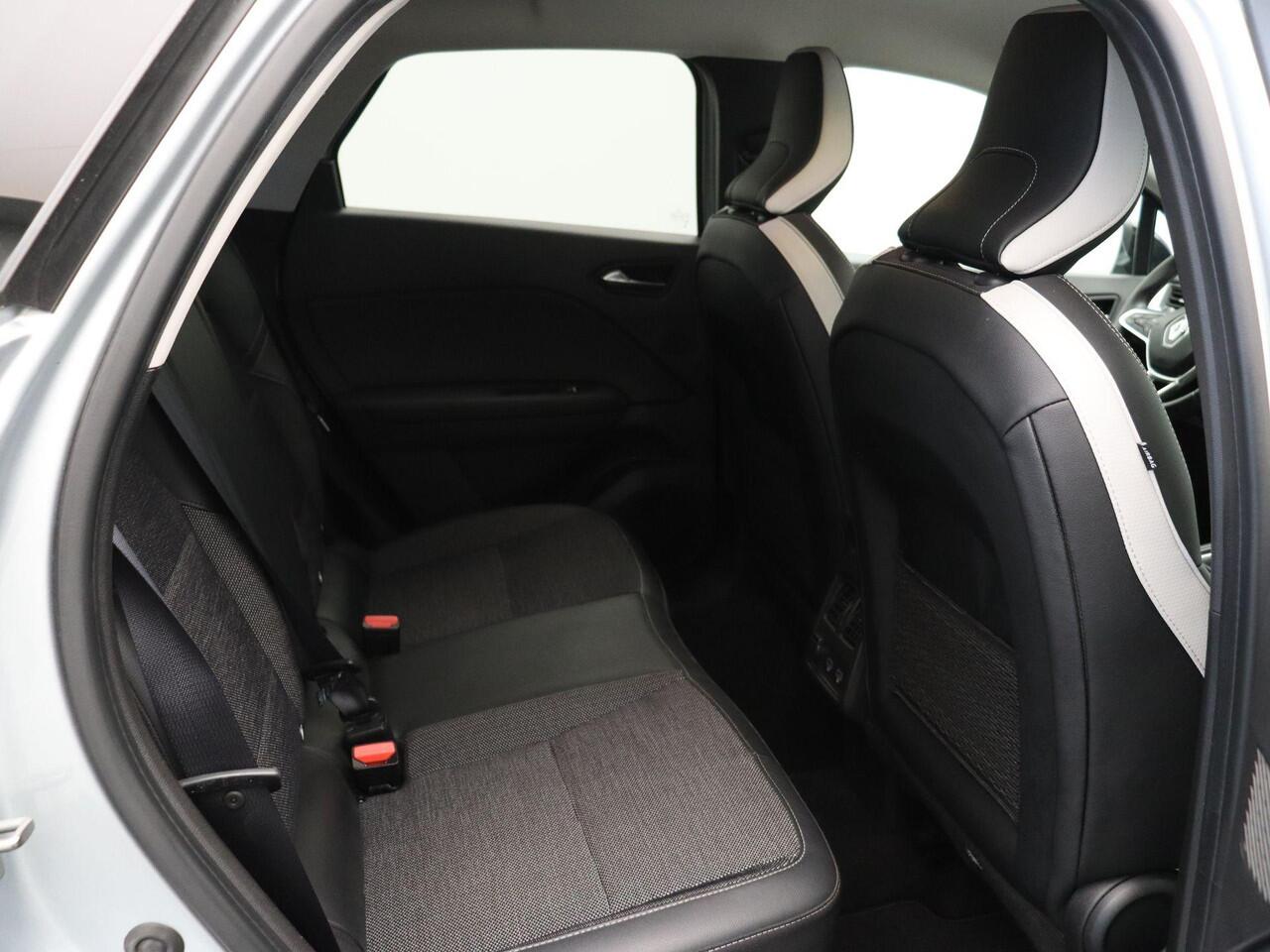 Renault CAPTUR 1.0 TCe 90 Techno | Parkeersensoren voor en achter | Achteruitrijcamera | Navigatie | Climate control | Cruise control |