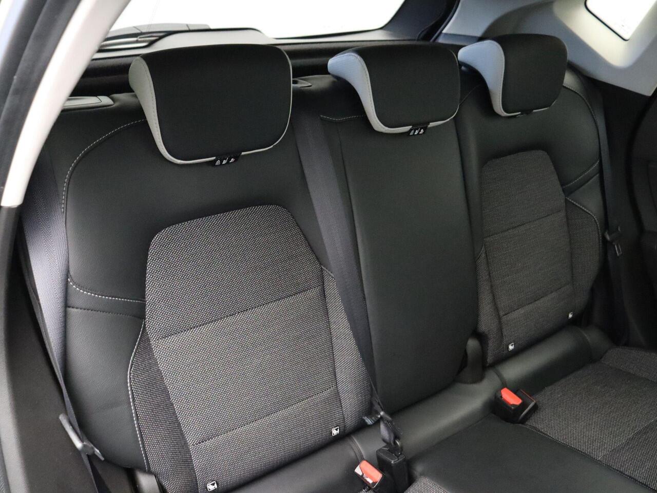 Renault CAPTUR 1.0 TCe 90 Techno | Parkeersensoren voor en achter | Achteruitrijcamera | Navigatie | Climate control | Cruise control |