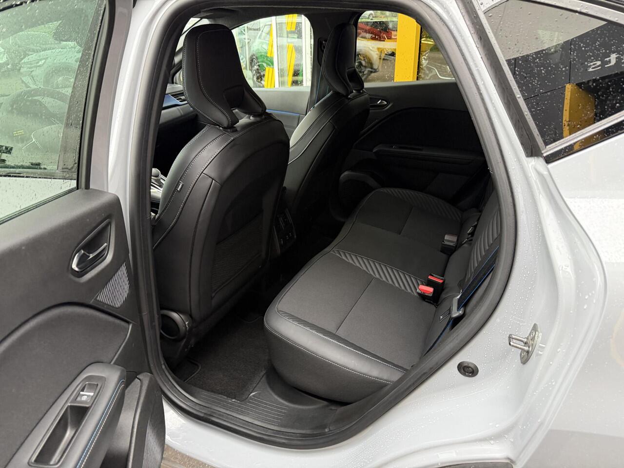 Renault CAPTUR 1.6 E-Tech full hybrid 145 esprit Alpine | NAP | Harman & Kardon | 360 graden camera | Cruise adaptief | Google Maps navigatie | DAB | Lichtmetaal 19''