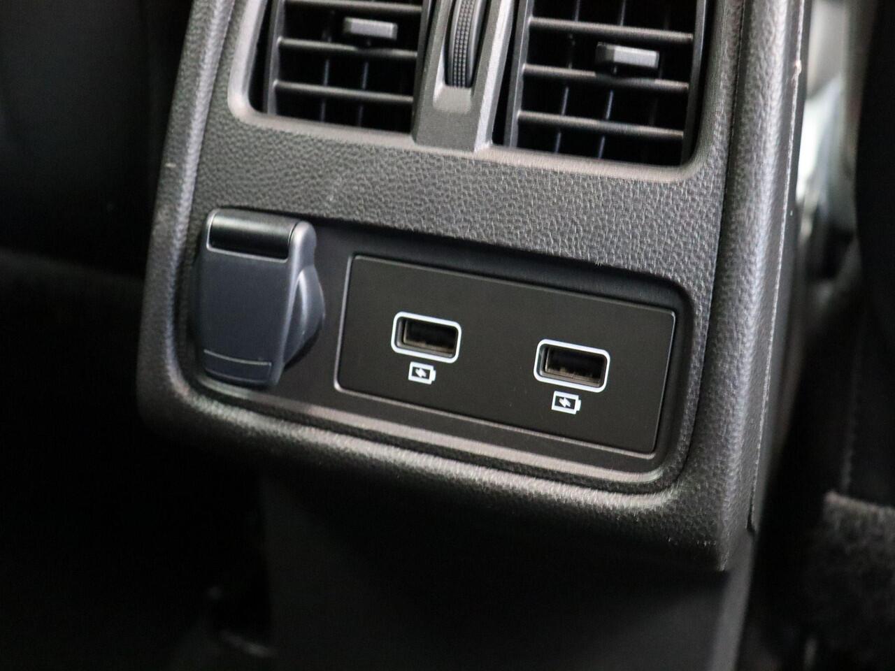 Renault CAPTUR TCe 90pk Techno | Achteruitrijcamera | Navigatie | Parkeersensoren voor/achter |