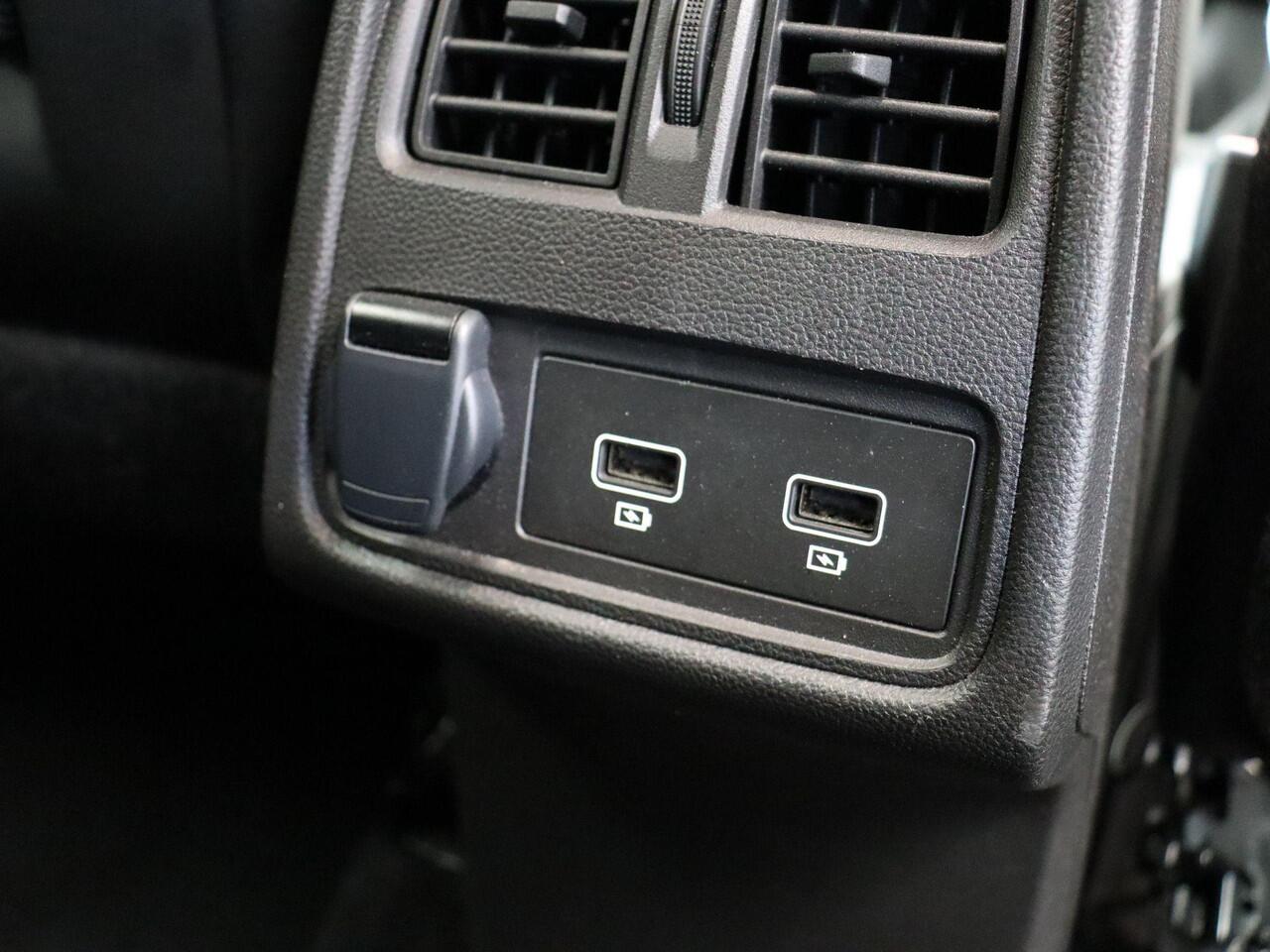 Renault CAPTUR 1.6 E-Tech Hybrid 145 Techno | Navigatie | Achteruitrijcamera | Parkeersensoren voor en achter | Climate control |