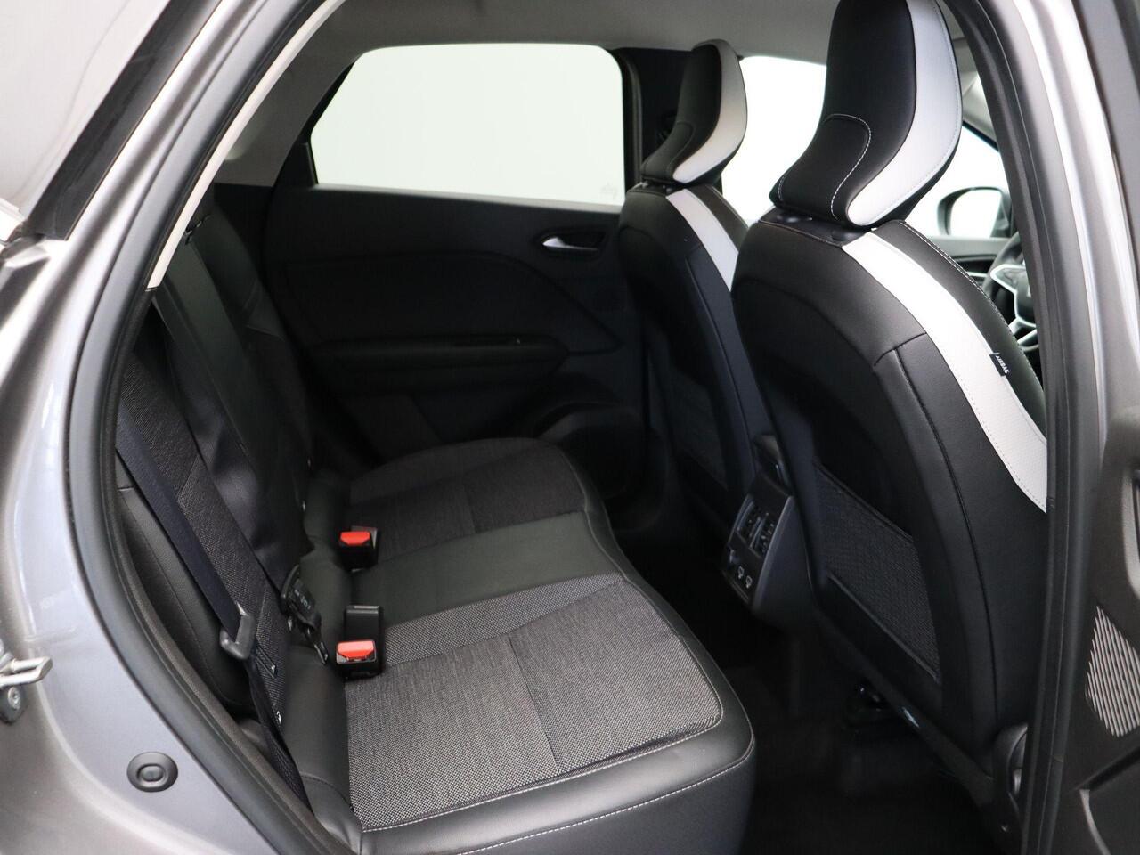 Renault CAPTUR 1.6 E-Tech Hybrid 145 Techno | Navigatie | Achteruitrijcamera | Parkeersensoren voor en achter | Climate control |