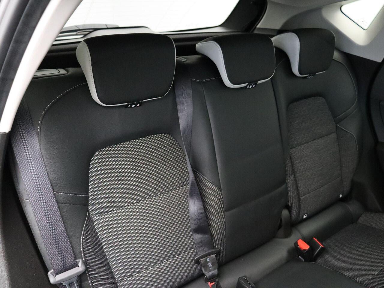 Renault CAPTUR 1.6 E-Tech Hybrid 145 Techno | Navigatie | Achteruitrijcamera | Parkeersensoren voor en achter | Climate control |