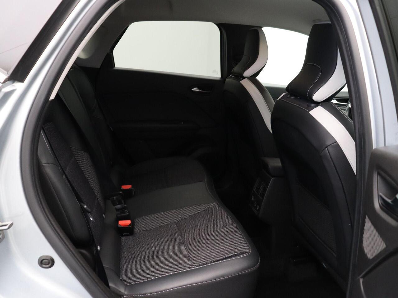 Renault CAPTUR TCe 90pk Techno | Achteruitrijcamera | Navigatie | Parkeersensoren voor/achter | Climate control |