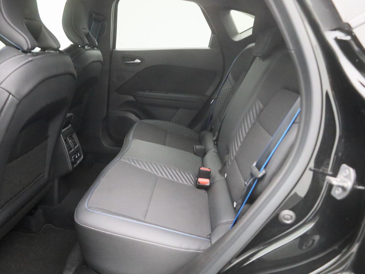 Renault CAPTUR E-Tech full hybrid 145 esprit Alpine | Apple Carplay & Android Auto | Navi | Stoelverwarming & Elektrisch verstelbare stoel l Parkeersensoren rondom met 360 camera | Climate Control | Cruise Control |