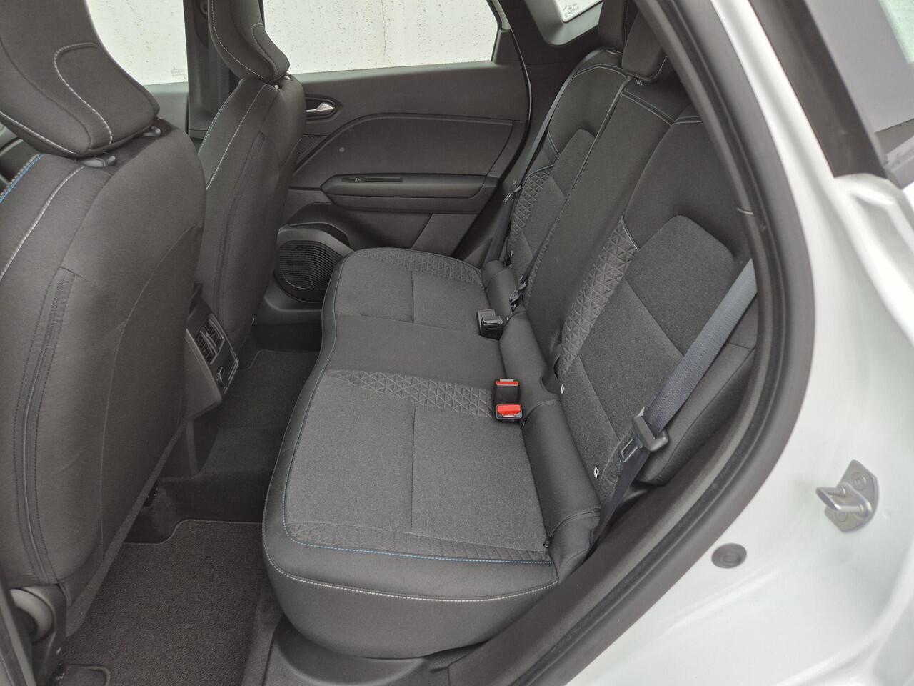 Renault CAPTUR 1.3 mild hybrid 160 Evolution EDC Automaat / Navigatie via Apple Carplay of Android Auto / Trekgewicht 1200 kg / Stoelverwarming / Achteruitrijcamera / Cruise control / Climate control /