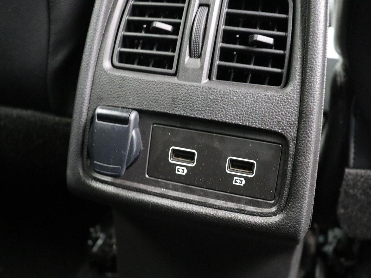 Renault CAPTUR E-Tech Hybrid 145pk Techno | Achteruitrijcamera | Navigatie | Parkeersensoren voor/achter | Climate control |