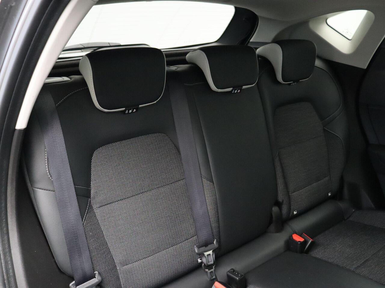 Renault CAPTUR E-Tech Hybrid 145pk Techno | Achteruitrijcamera | Navigatie | Parkeersensoren voor/achter | Climate control |