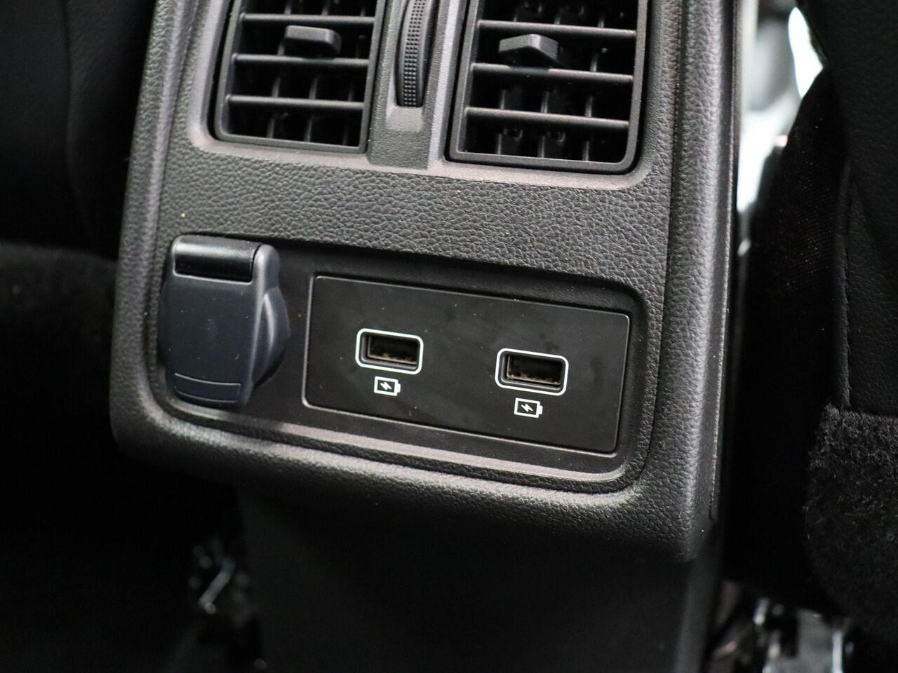 Renault CAPTUR TCe 90pk Techno | Navigatie | Achteruitrijcamera | Parkeersensoren voor en achter | Climate control |