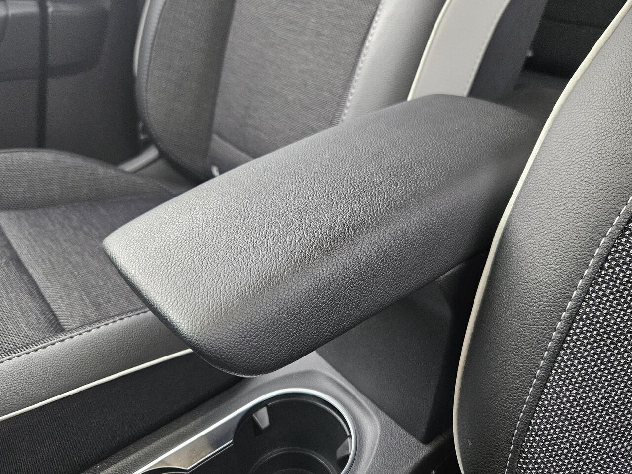 Renault CAPTUR 1.3 mild hybrid 140 techno / Achteruitrijcamera / Apple Carplay & Android Auto / Climate Control / Navigatie / Parkeersensoren / Keyless Entry & Start / Cruise Control /