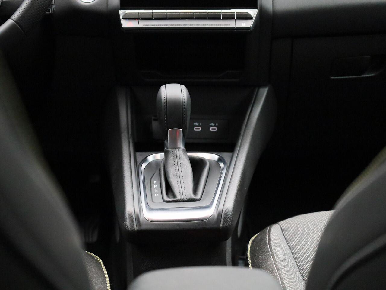 Renault CAPTUR mild hybrid 160 EDC Automaat Techno | EASY LINK navigatiesysteem met 9,3" touchscreen | Pack Comfort met stoel- en stuurverwarming | Parkeersensoren met camera | Adaptive Cruise Control | Two-tone metaalkleur |