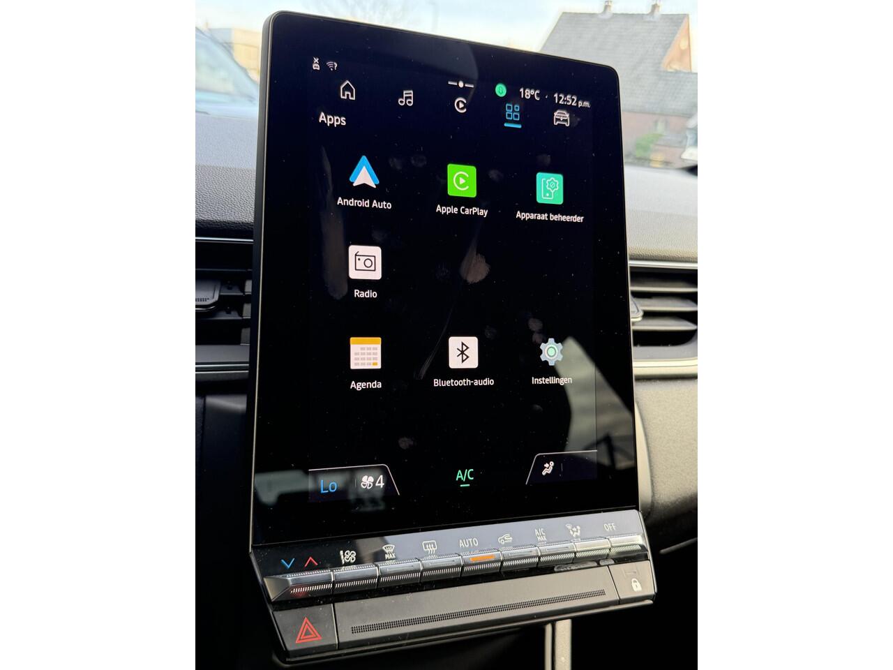 Renault CAPTUR 1.6 E-Tech full hybrid 145 Techno / Navigatie