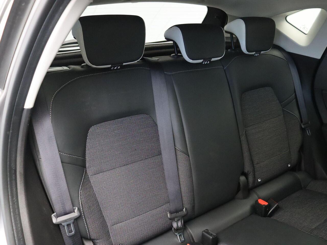 Renault CAPTUR E-Tech full hybrid 145pk techno | Grootscherm navigatie | Digitaal dashboard | Achteruitrijcamera | Parkeersensoren voor/achter |