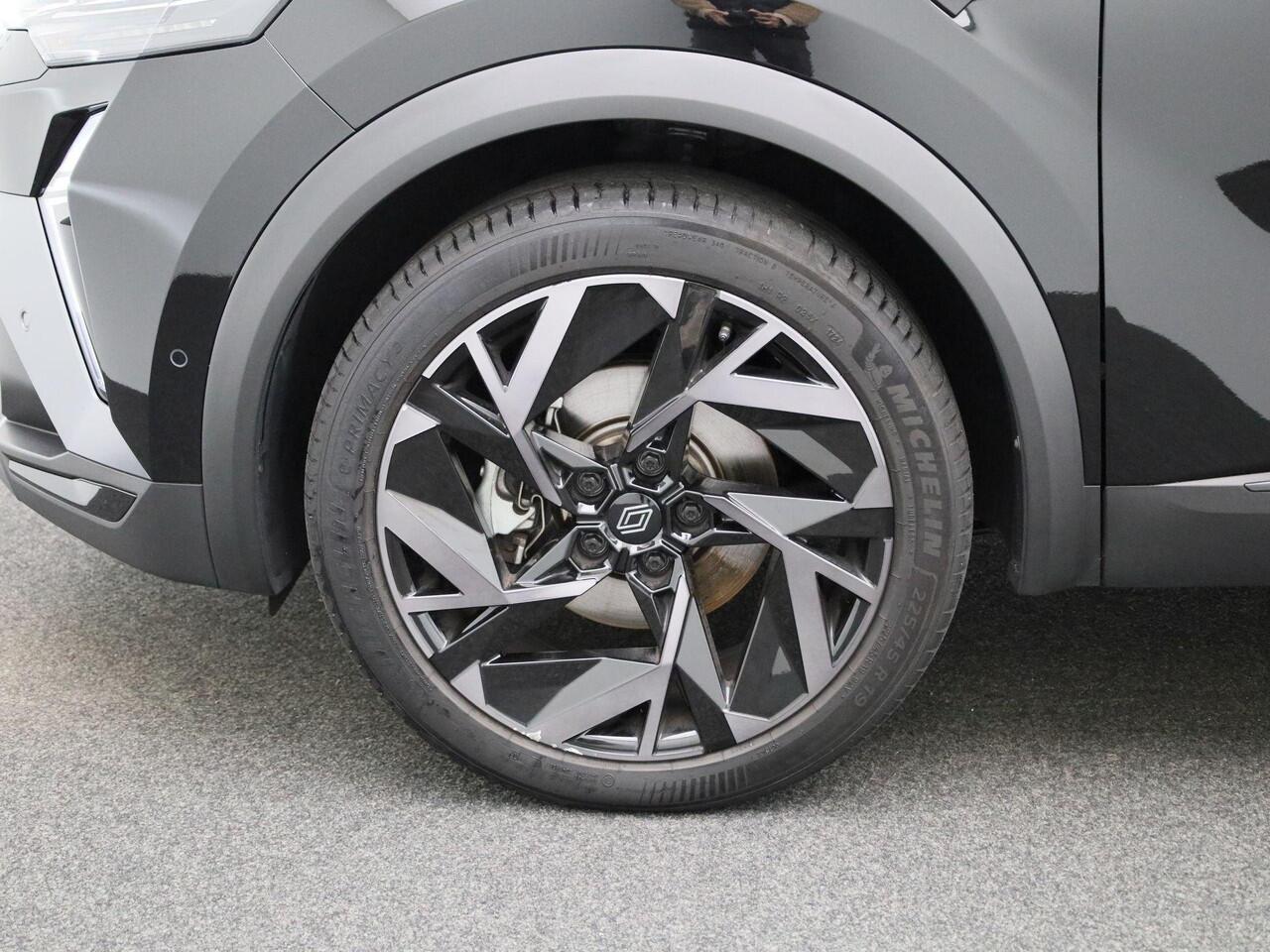 Renault CAPTUR E-Tech full hybrid 145 esprit Alpine | Automaat | Apple Carplay & Android Auto | Navi | l Parkeersensoren en 360 camera | Climate Control | Harman Kardon