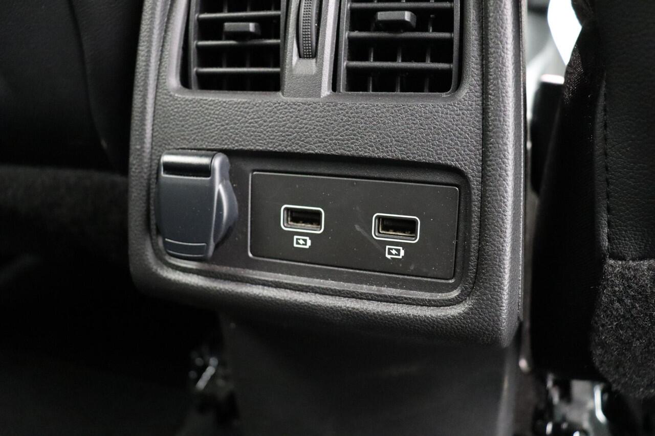 Renault CAPTUR E-Tech Hybrid 145PK Techno | Grootscherm navigatie | Digitaal dashboard | Achteruitrijcamera | Parkeersensoren voor/achter | Camera |