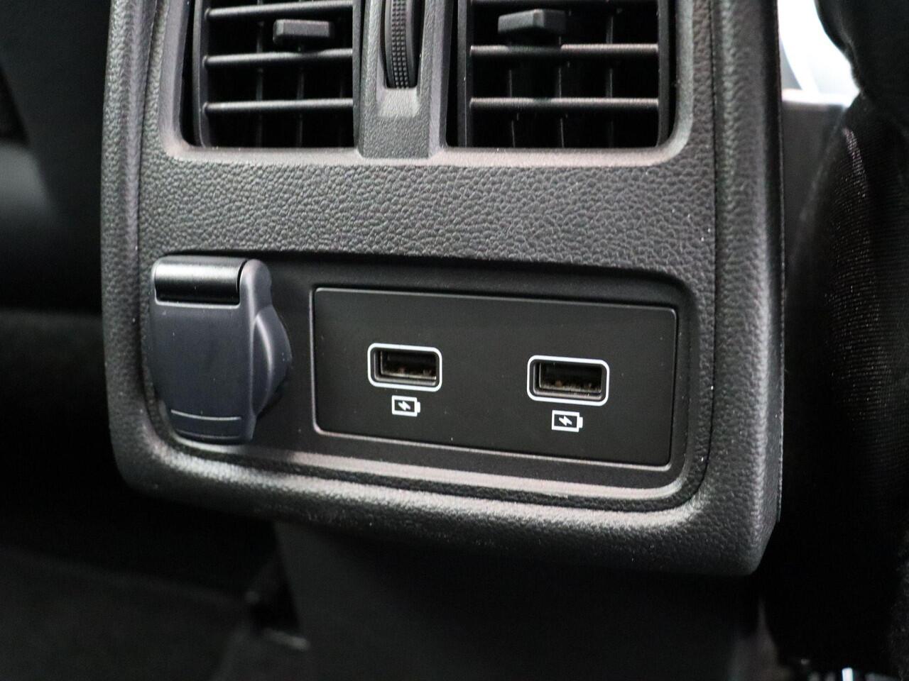 Renault CAPTUR 1.6 E-Tech Hybrid 145 Techno | Led | Half leder | Apple carplay & Android auto | achteruitrij camera |