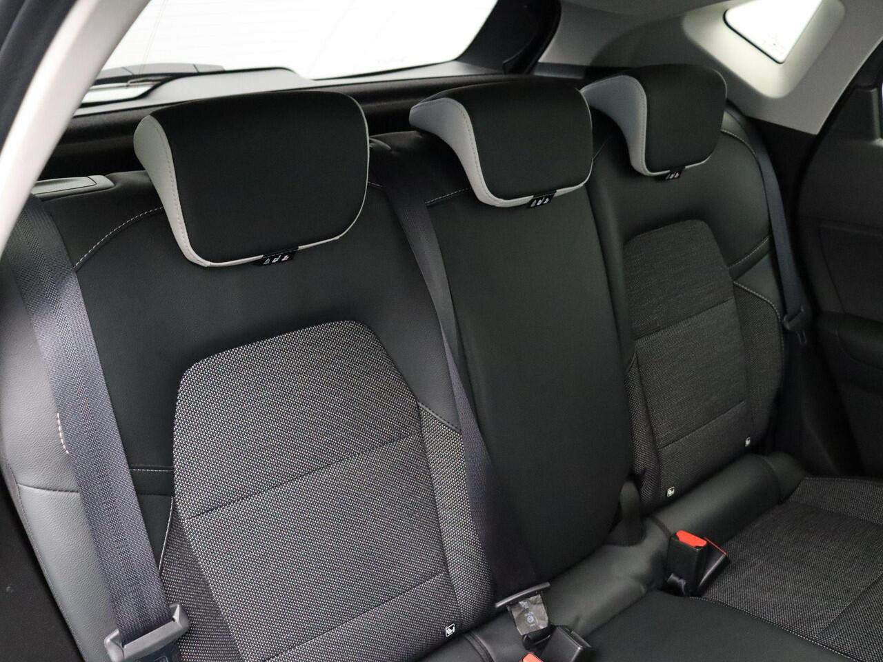 Renault CAPTUR 1.6 E-Tech Hybrid 145 Techno | Led | Half leder | Apple carplay & Android auto | achteruitrij camera |