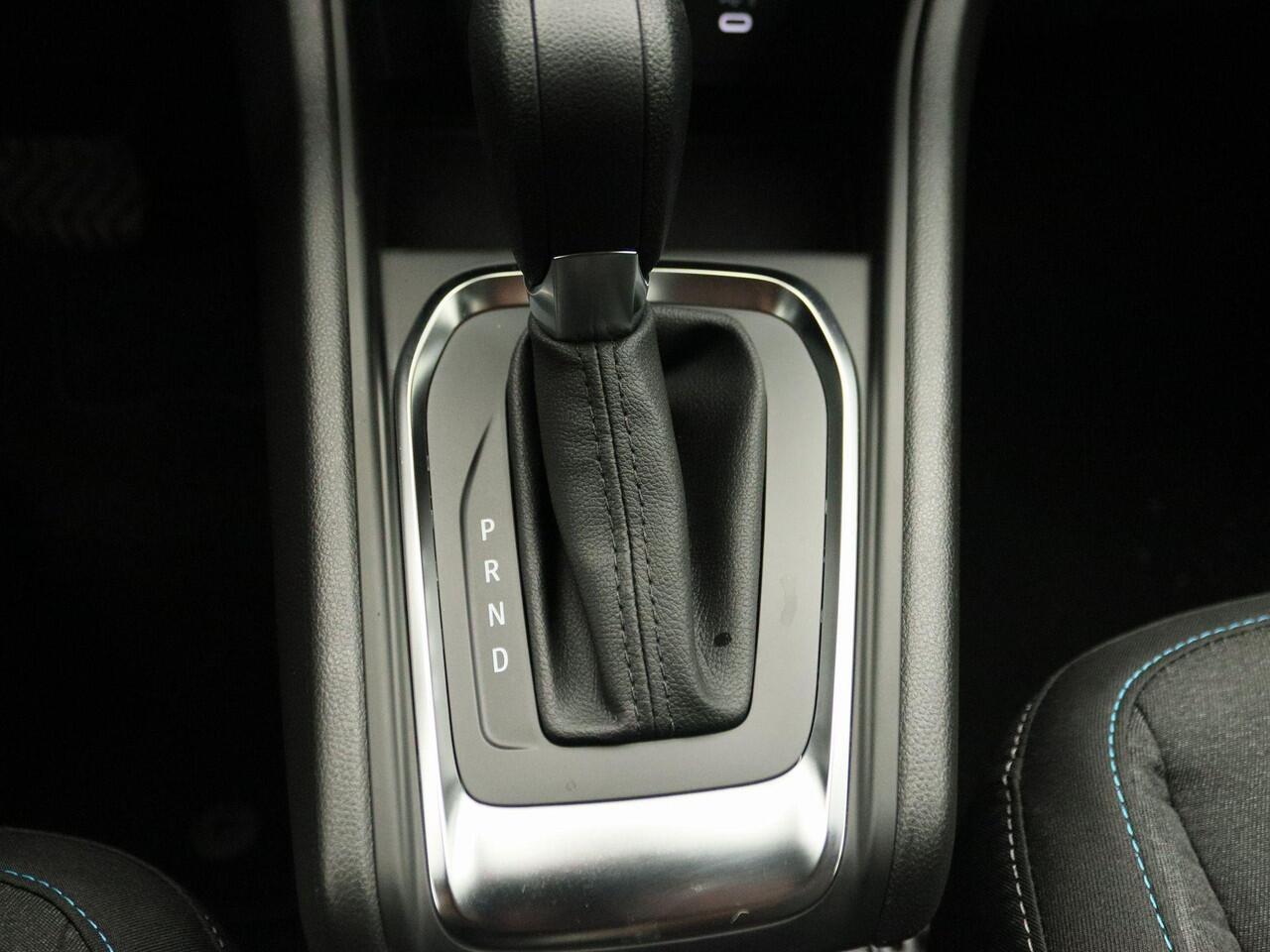 Renault CAPTUR mild hybrid 160 EDC Evolution | Automaat | Parkeersensoren achter met achteruitrijcamera | Airco | Metaalkleur | Apple CarPlay & Android Auto | Reservewiel | Trekgewicht 1.500 kg |