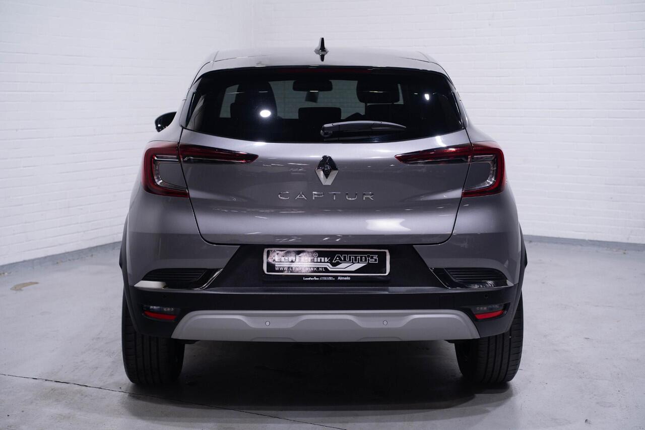 Renault CAPTUR 1.3 mild hybrid 160 iconic Navi Stoelverwarming Camera PDC v+a DAB Parkeerhulp 18"-inch