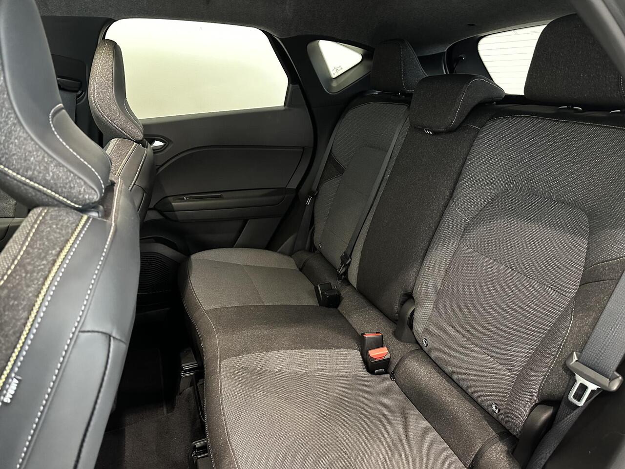 Renault CAPTUR 1.0 TCe 90 Techno | Navigatie 9,3" | Climate Control | Cruise Control | Lichtmetalen velgen 18" | Apple Carplay/Android Auto | Parkeersensoren voor, achter en achteruitrijcamera