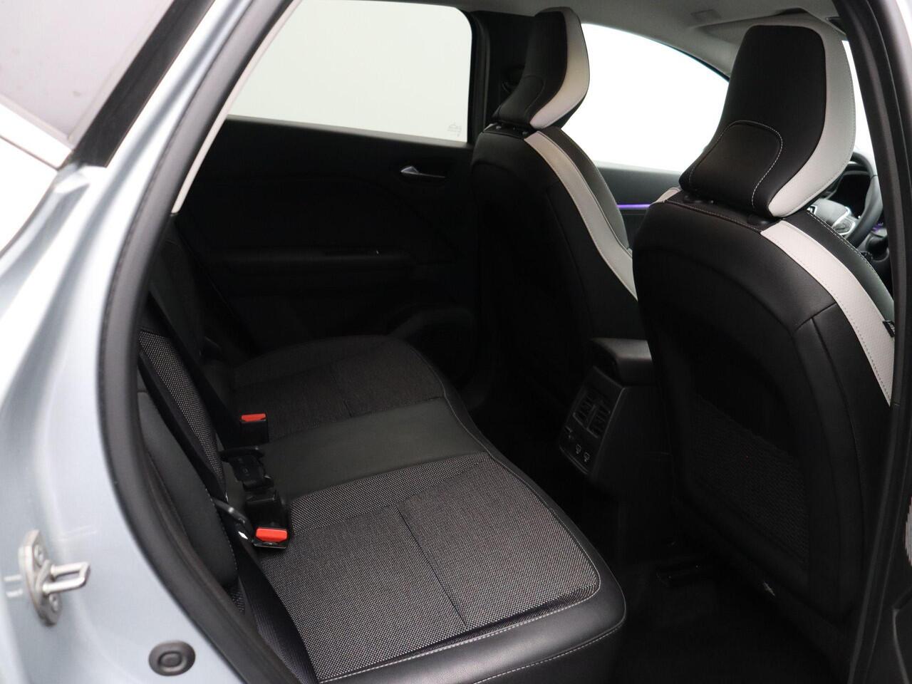 Renault CAPTUR TCe 90pk Techno | Navigatie | Achteruitrijcamera | 17" Lichtmetaal |