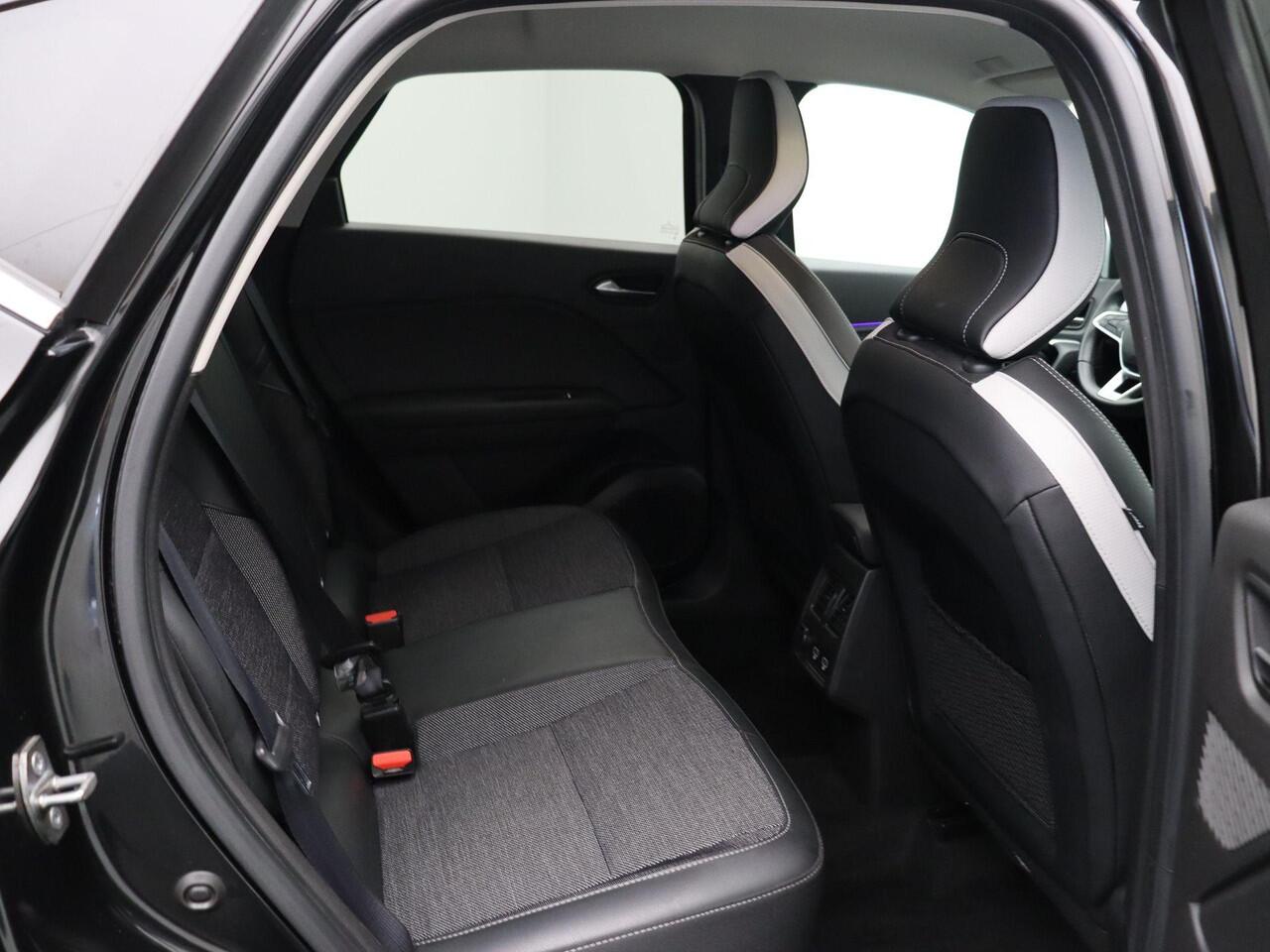 Renault CAPTUR TCe 90pk Techno | Achteruitrijcamera | Parkeersensoren voor en achter | Apple Carplay & Android Auto | Navigatie |